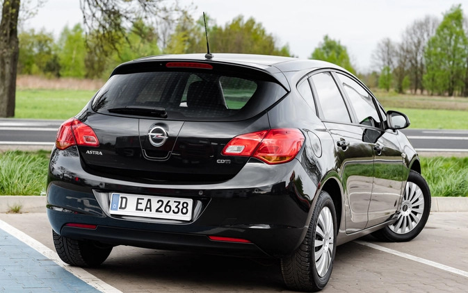 Toyota Corolla Cross cena 185900 przebieg: 7377, rok produkcji 2022 z Chojnów małe 326